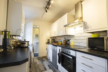 2 bed flat, Park Hill Road, Harborne, Birmingham, B179HD - Image 2